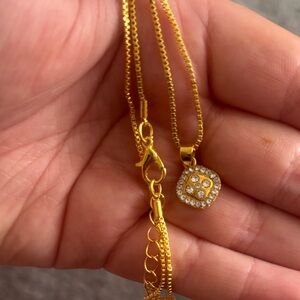 Elegant Gold Pendant Necklace